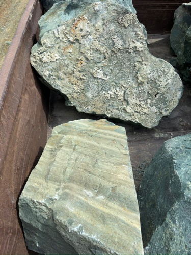 Ландшафтные глыбы зелёные 200-500 килограмм купить в Горнозаводске