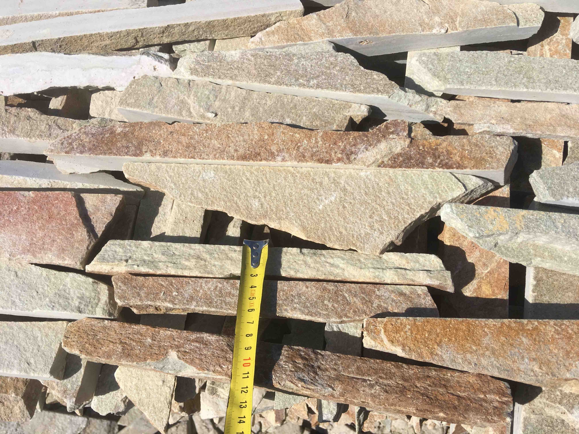 Горбушка златолит золотистый для облицовки купить в Горнозаводске