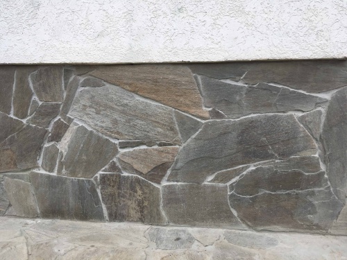 Плитняк златолит Уральский для цоколя, отмостки купить в Горнозаводске