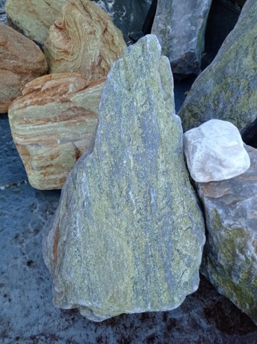 Златолит жёлтый, жёлто-зелёный глыбки и валуны для ланшафтного дизайна купить в Горнозаводске