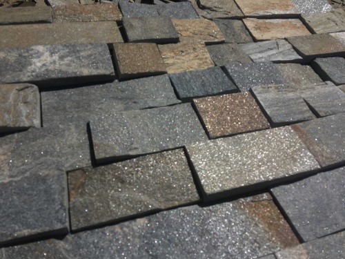 Плитка пилёная златолит Уральский для цоколя, отмостки купить в Горнозаводске