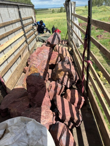 Ландшафтные глыбы красно-фиолетовые 200-1000 килограмм купить в Горнозаводске