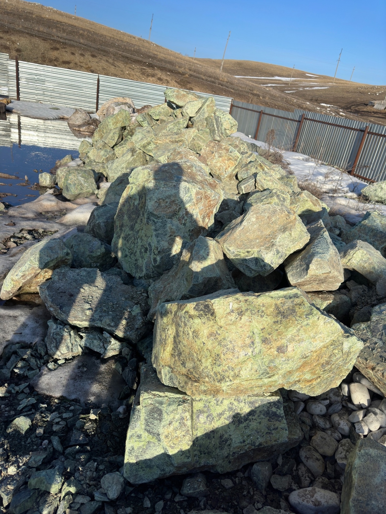 Камни для ландшафтного дизайна зелёные 10-60 килограмм купить в Горнозаводске