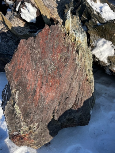 Ландшафтные глыбы красно-фиолетовые 200-1000 килограмм купить в Горнозаводске