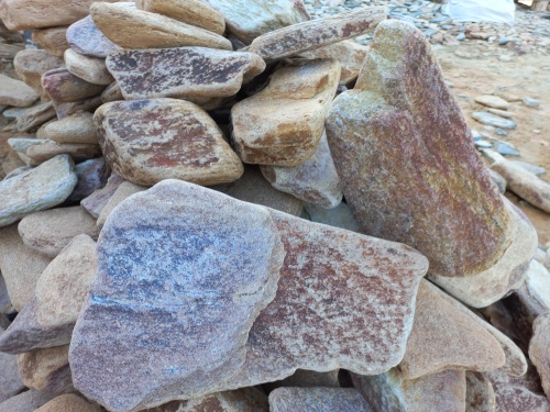 Златолит жёлтый, жёлто-зелёный глыбки и валуны для ланшафтного дизайна купить в Горнозаводске