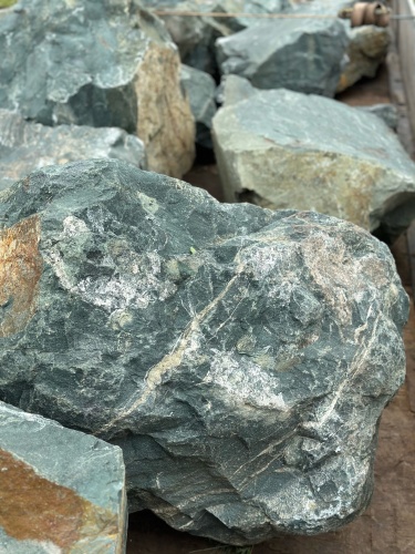 Камни для ландшафтного дизайна зелёные 10-60 килограмм купить в Горнозаводске