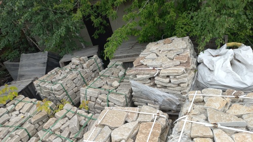 Плитняк гранитный галтованный купить в Горнозаводске