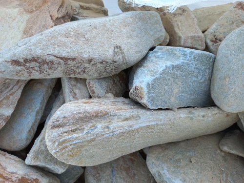 Златолит жёлтый, жёлто-зелёный глыбки и валуны для ланшафтного дизайна купить в Горнозаводске