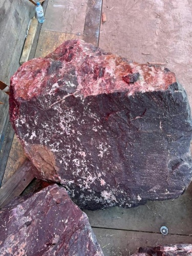 Камни для ландшафтного дизайна красно-фиолетовые 10-60 килограмм купить в Горнозаводске