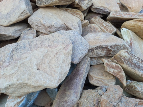 Златолит жёлтый, жёлто-зелёный глыбки и валуны для ланшафтного дизайна купить в Горнозаводске