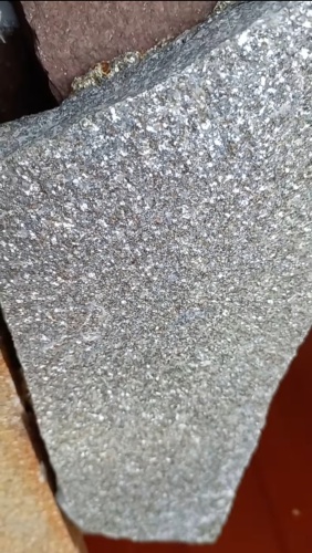 Плитняк златолит серебристый для цоколя, отмостки купить в Горнозаводске