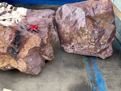 Ландшафтные глыбы красно-фиолетовые 200-1000 килограмм купить в Горнозаводске
