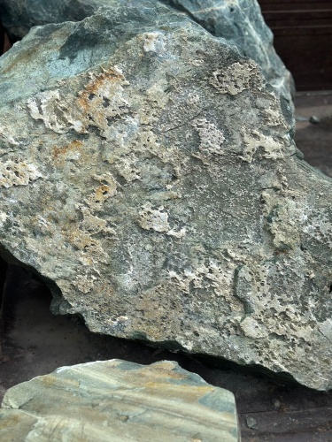 Ландшафтные глыбы зелёные 200-500 килограмм купить в Горнозаводске