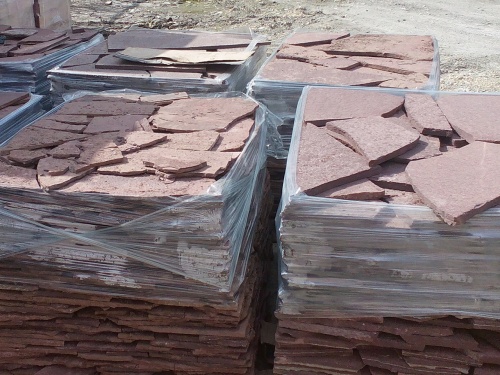 Плитняк лемезит бордовый для облицовки цоколя 20-25 мм  купить в Горнозаводске