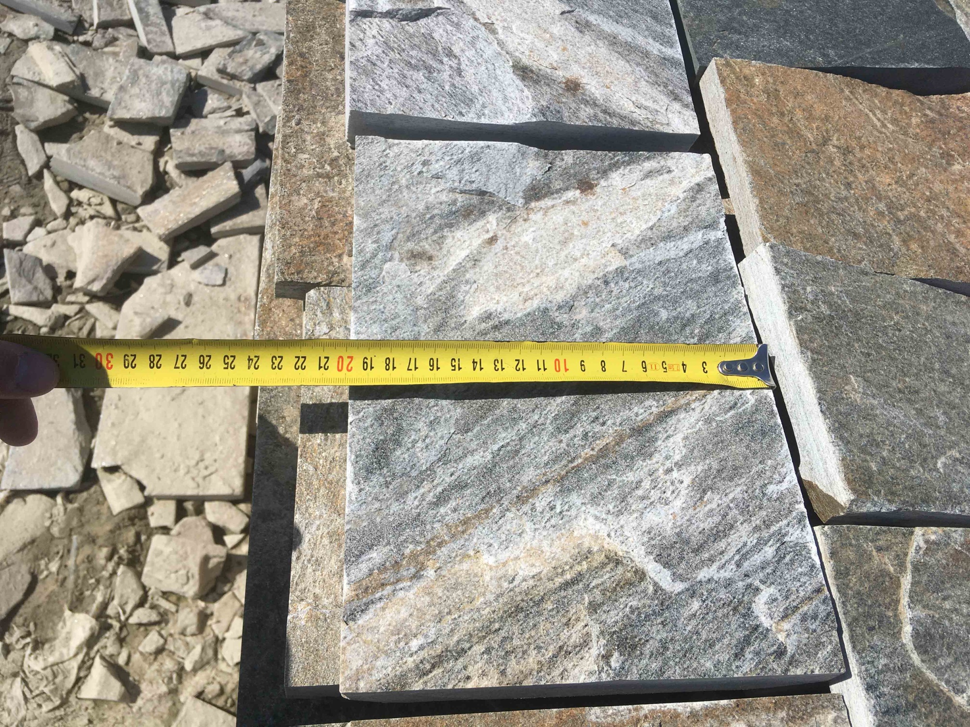 Плитка пилёная златолит Уральский для цоколя, отмостки купить в Горнозаводске