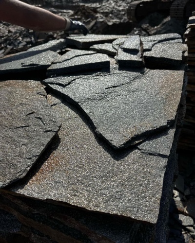 Плитняк златолит серебристый для фасада купить в Горнозаводске