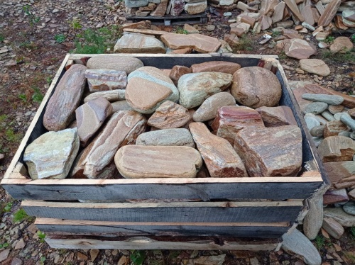 Златолит жёлтый, жёлто-зелёный глыбки и валуны для ланшафтного дизайна купить в Горнозаводске