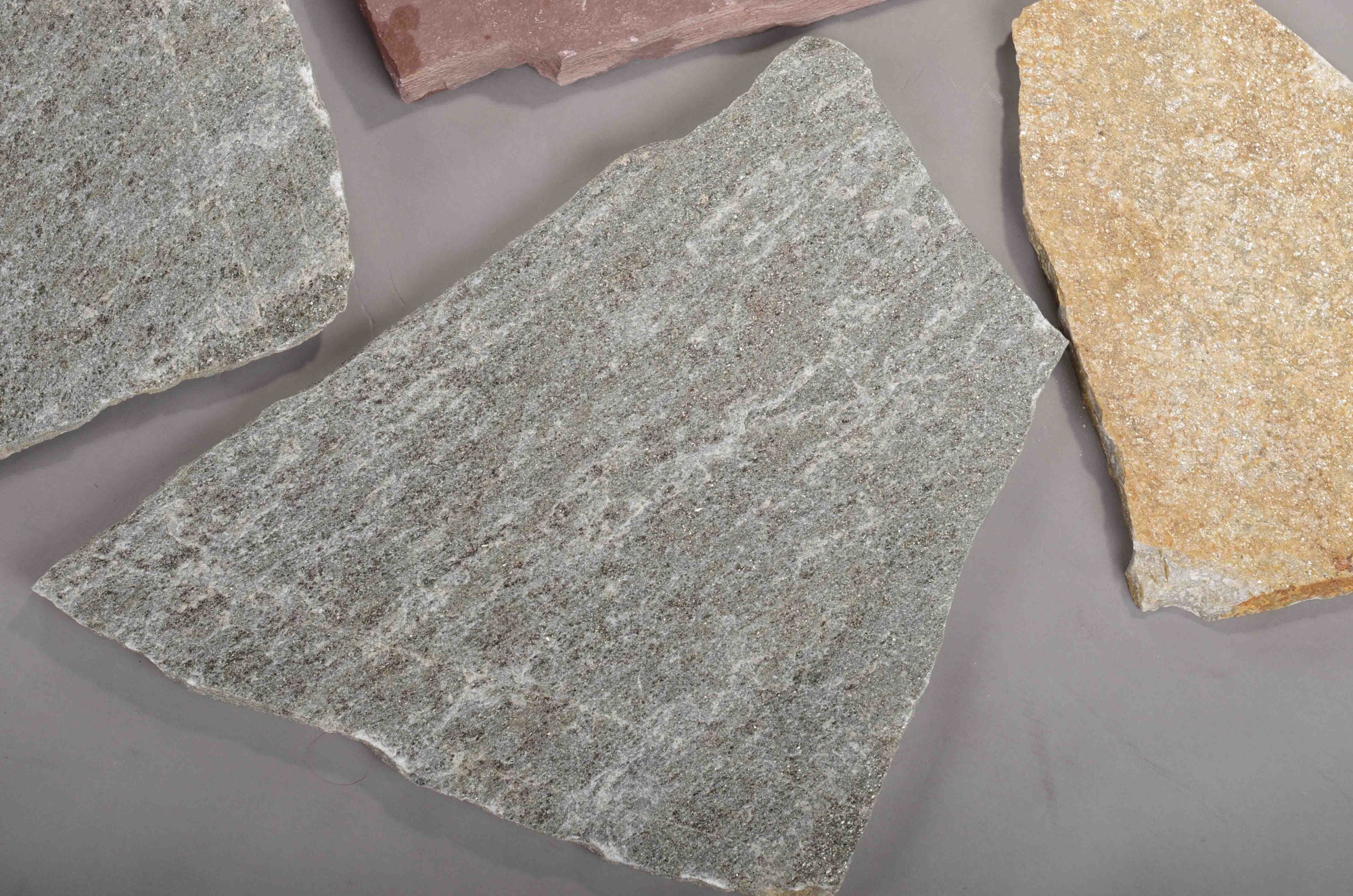 Плитняк златолит Уральский  для фасада купить в Горнозаводске