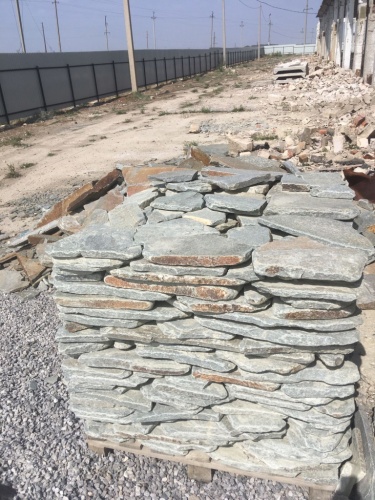 Златолит серебристый галтованный для лестниц купить в Горнозаводске