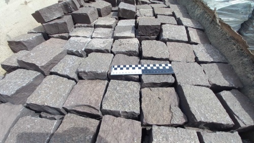 Лемезит колотая брусчатка 10 * 10 см. для парковки купить в Горнозаводске