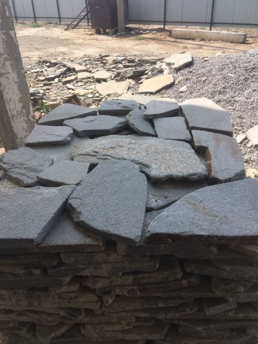 Златолит серебристый галтованный для лестниц купить в Горнозаводске